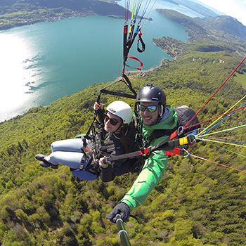 Pourquoi faire un baptême Parapente à Annecy